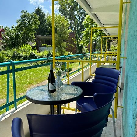 Lelle Beach Club Balatonlelle Exteriör bild