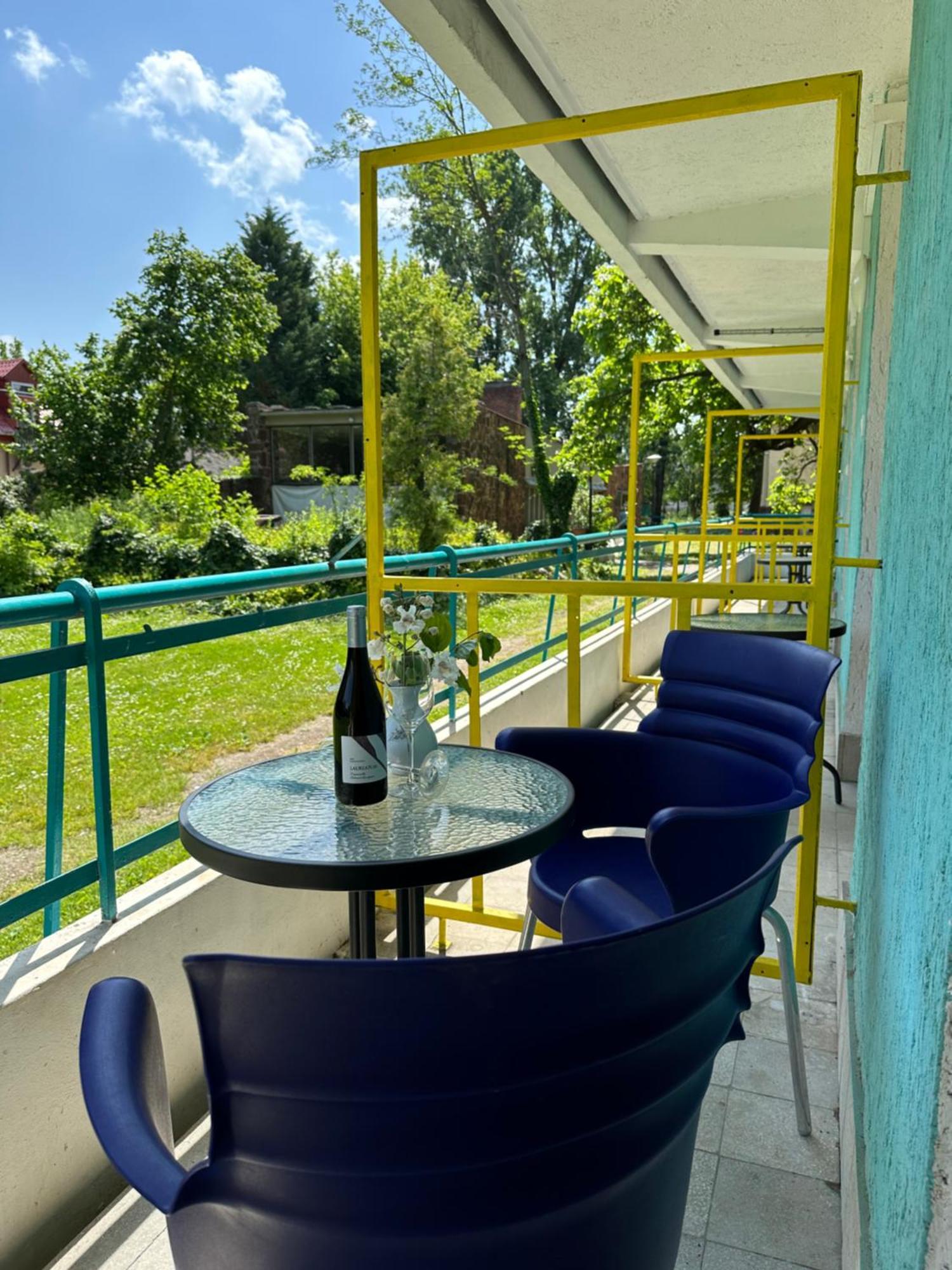 Lelle Beach Club Balatonlelle Exteriör bild